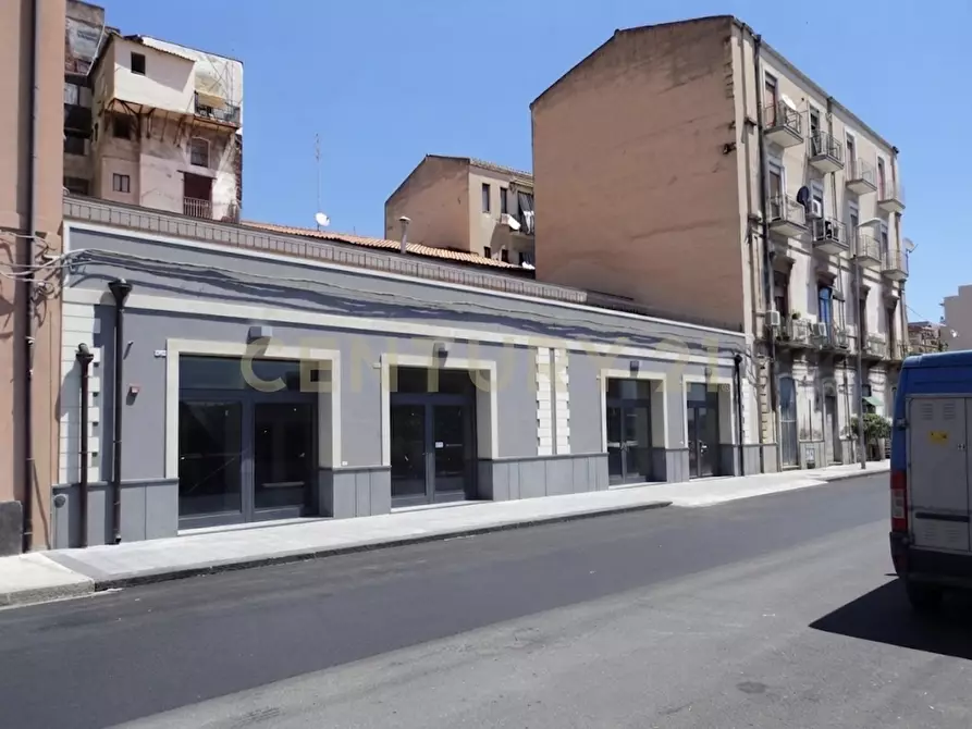 Immagine 23 di Locale commerciale in vendita  in Via Archimede 149 a Catania