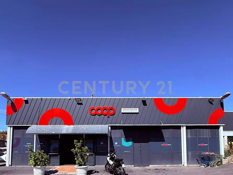 Immagine 14 di Locale commerciale in vendita  in Via Galermo 185 a Catania