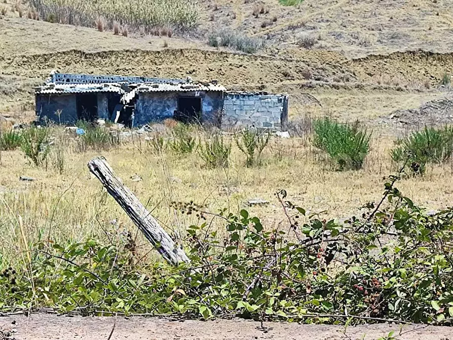 Immagine 11 di Casa trifamiliare in vendita  in Via Fossa della Creta sn a Catania