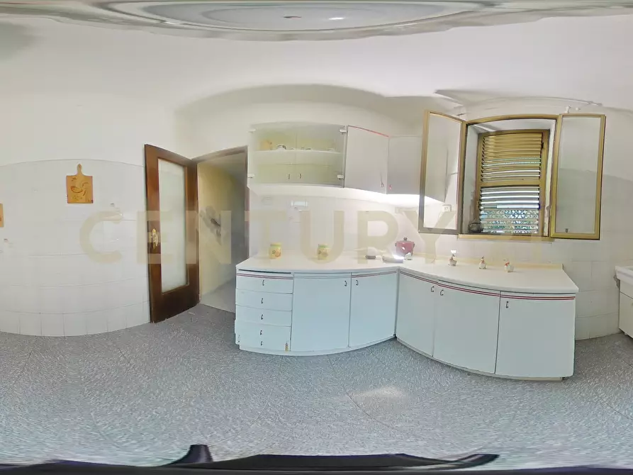 Immagine 36 di Bilocale in vendita  in Via Wrzì 128 a Catania