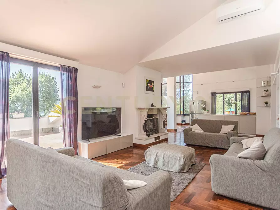 Immagine 13 di Villa in vendita  in Via Spiaggia del Lago 17b a Castel Gandolfo