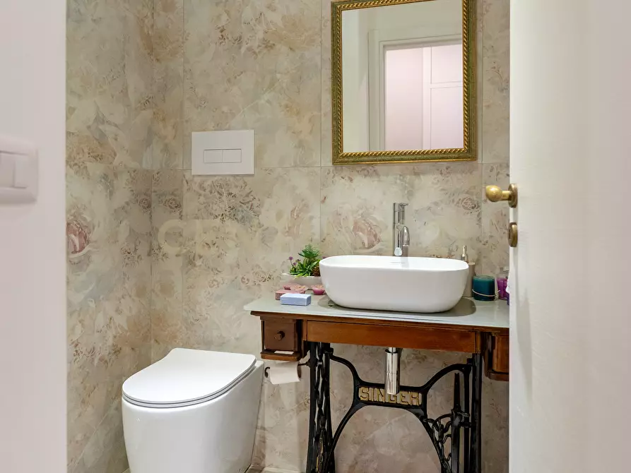 Immagine 25 di Quadrilocale in vendita  in Via Ludovico Ariosto 27 a Acireale