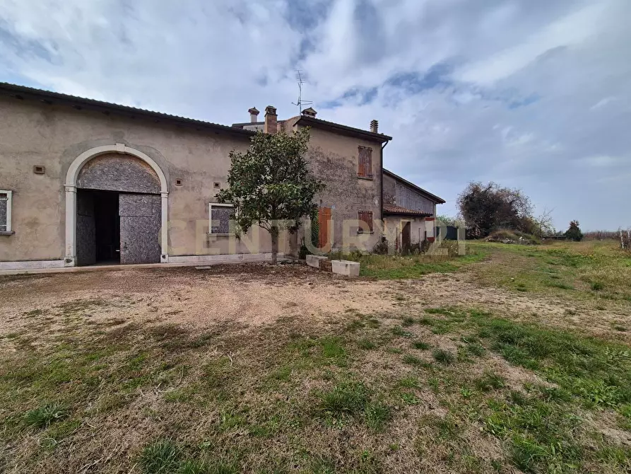 Immagine 1 di Palazzo in vendita  in Via Sasse snc a Verona