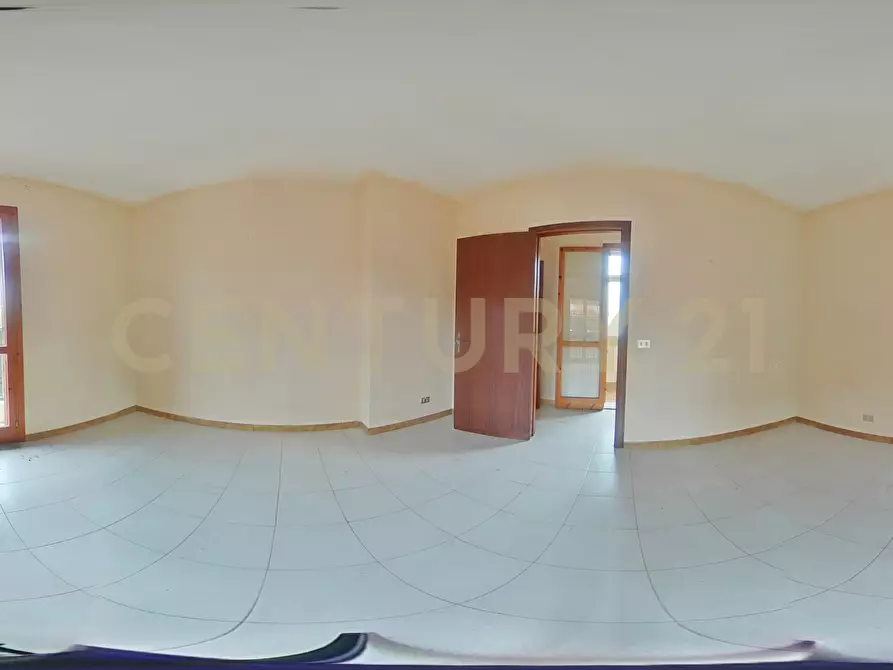 Immagine 40 di Quadrilocale in vendita  in Via Guglielmo Marconi 15 a Viagrande