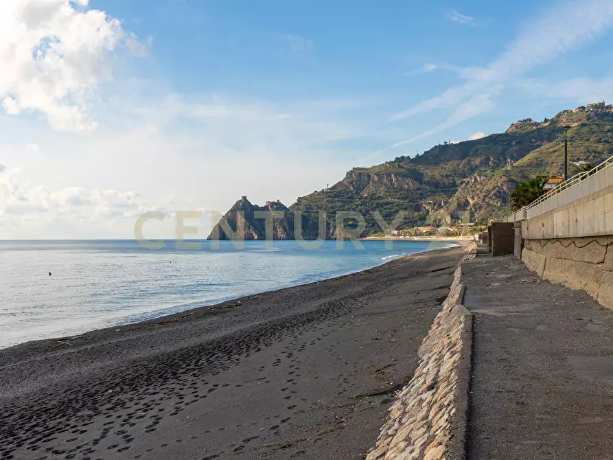 Immagine 45 di Bilocale in vendita  in Via Lungomare 2 a Sant'alessio Siculo
