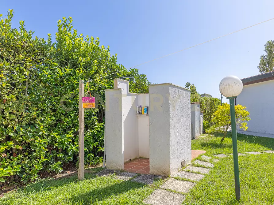 Immagine 49 di Villa in vendita  in Strada Isola Bella 43 a Latina