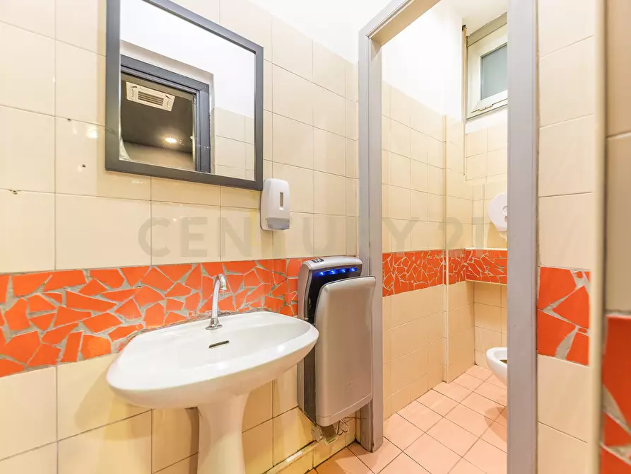 Immagine 14 di Bar / Ristorante in vendita  in Via Reno 2 a Roma