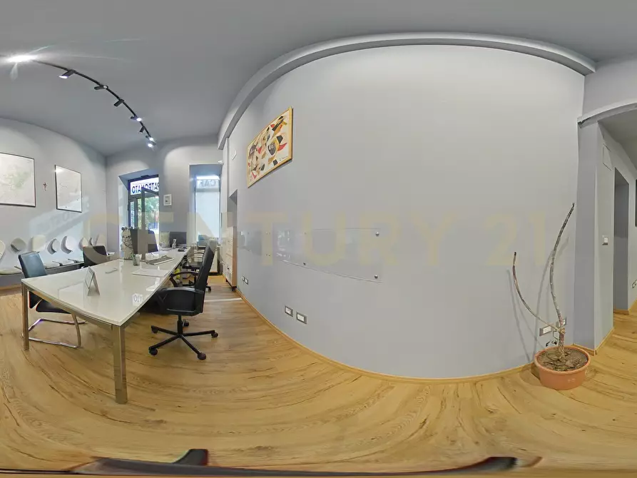 Immagine 42 di Locale commerciale in vendita  in Largo Rosolino Pilo 6 a Catania