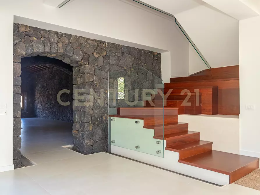 Immagine 53 di Villa in vendita  in SS284 a Adrano