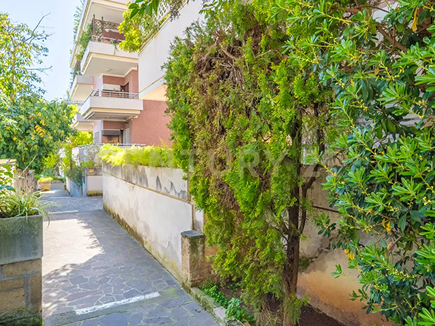 Immagine 91 di Attico in vendita  in Viale Cortina d'Ampezzo 199 a Roma