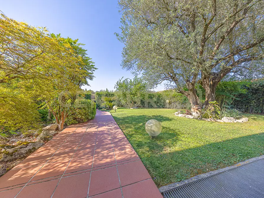 Immagine 1 di Villetta a schiera in vendita  in Via Cassia 1530 a Roma