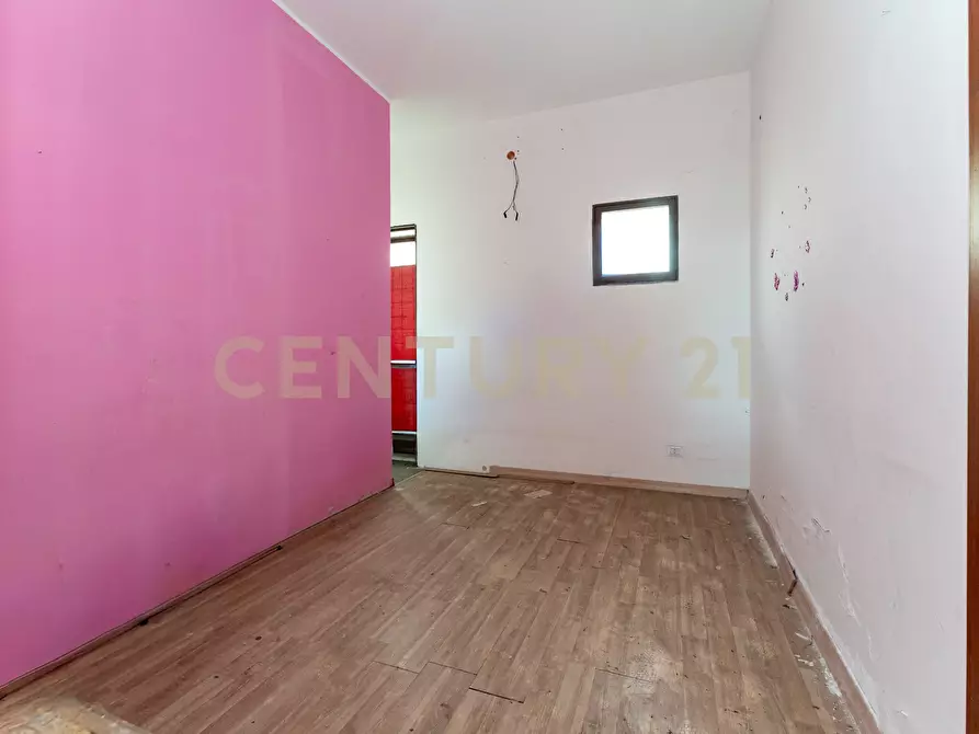 Immagine 15 di Showroom in vendita  in Via delle Scuole 1 a Aci Castello