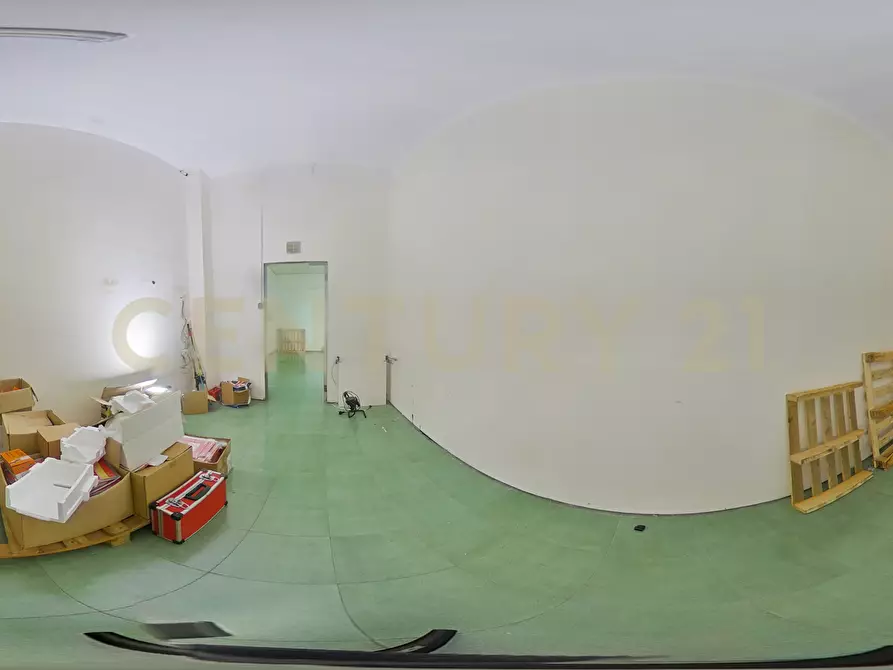 Immagine 47 di Magazzino in vendita  in Via Convento del Carmine 6 a Tremestieri Etneo