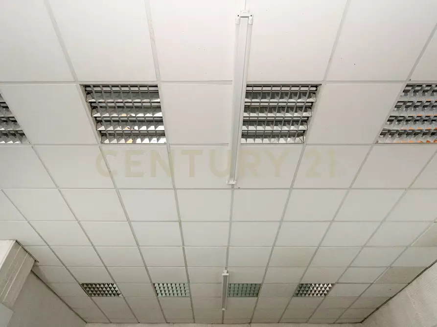 Immagine 16 di Magazzino in vendita  in Via Convento del Carmine 6 a Tremestieri Etneo