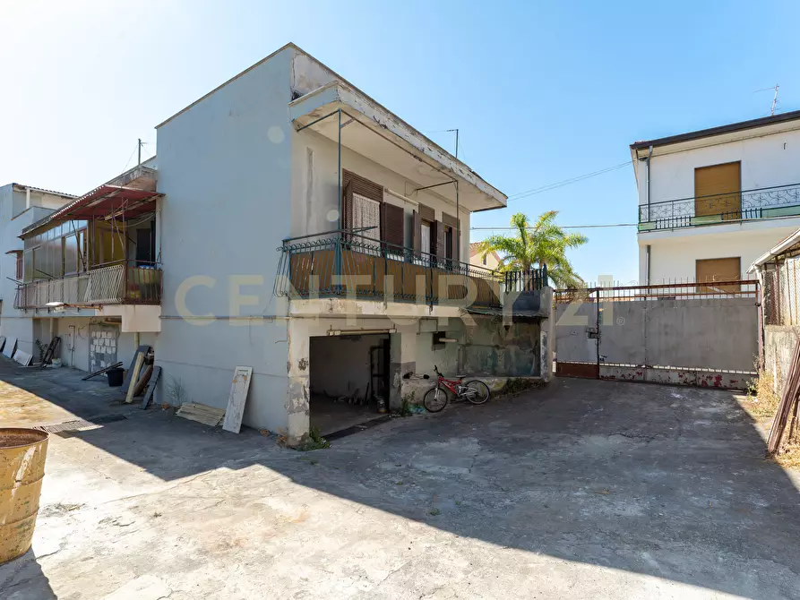 Immagine 44 di Villa in vendita  in Via Macello 47 a Catania