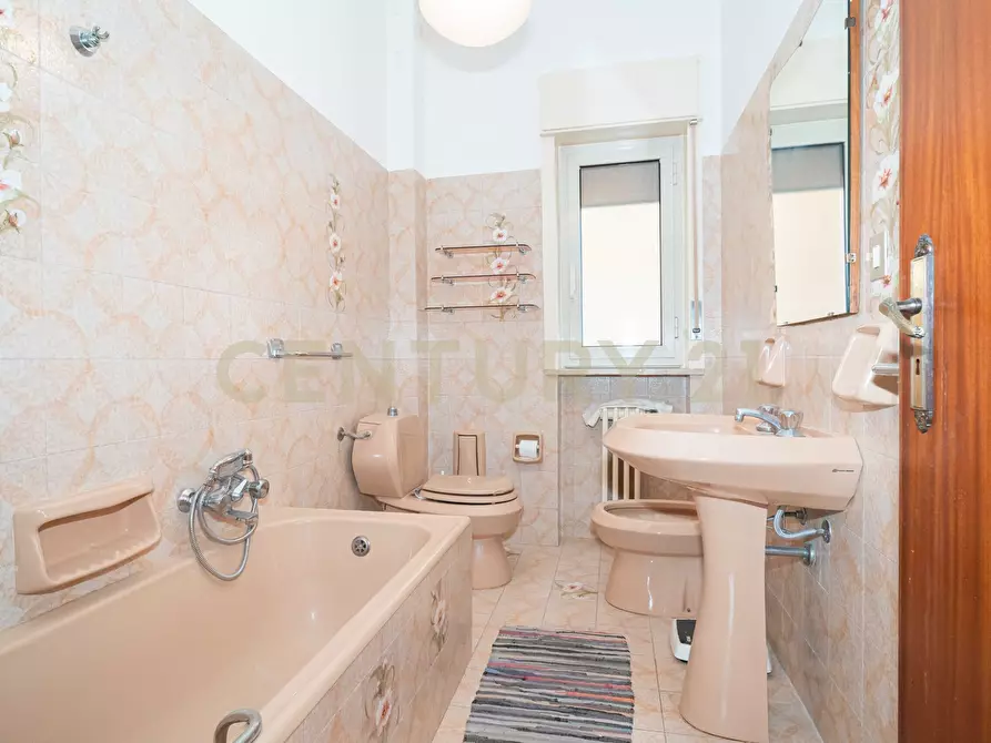 Immagine 13 di Pentalocale in vendita  in Via Roma 135 a Enna