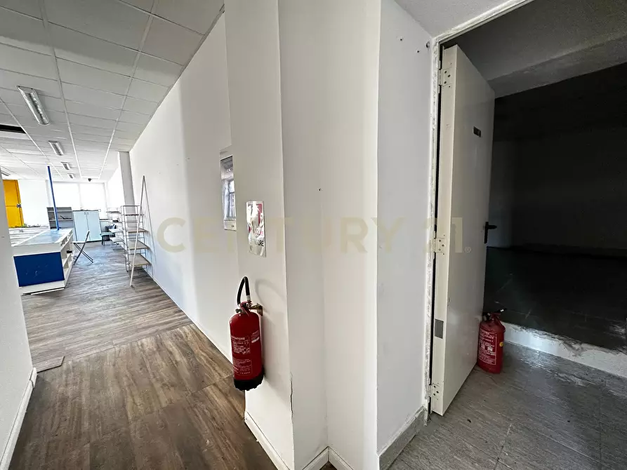 Immagine 28 di Locale commerciale in vendita  in Via Partenope 2 a Anzio