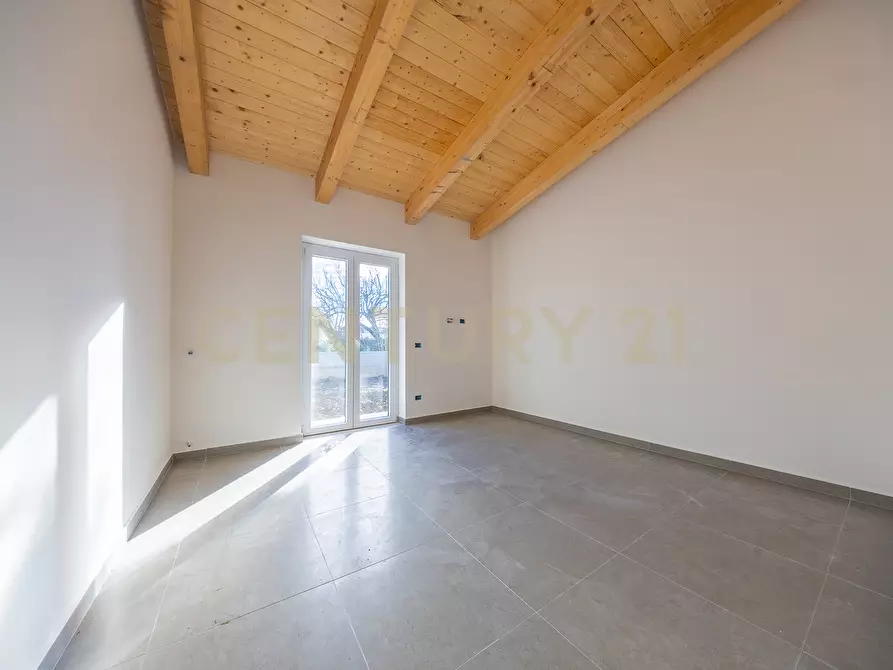 Immagine 5 di Casa trifamiliare in vendita  in Via Basento 4 a Aprilia