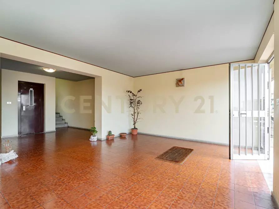 Immagine 27 di Pentalocale in vendita  in Via Stefano Vitale 12 a Catania