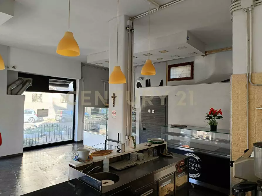Immagine 7 di Locale commerciale in vendita  in Via Medaglie D'oro 86 a Catania