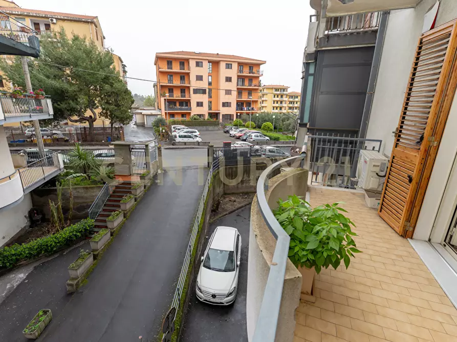 Immagine 15 di Quadrilocale in vendita  in Via Ludovico Ariosto 27 a Acireale