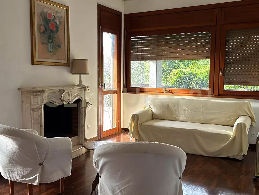 Immagine 1 di Pentalocale in vendita  in via della Camilluccia a Roma