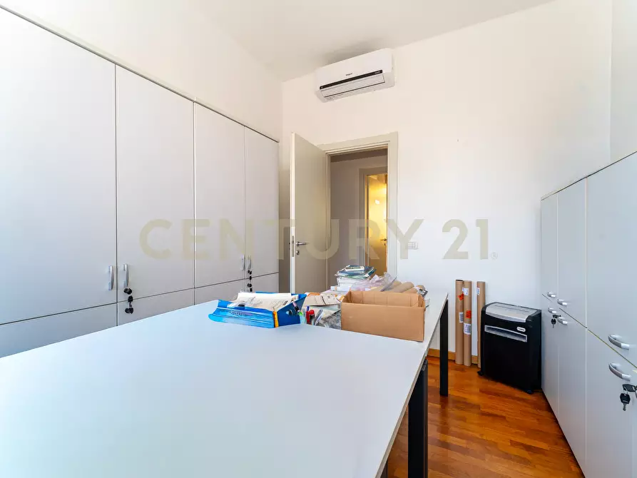 Immagine 26 di Pentalocale in vendita  in Corso Sicilia 64 a Catania