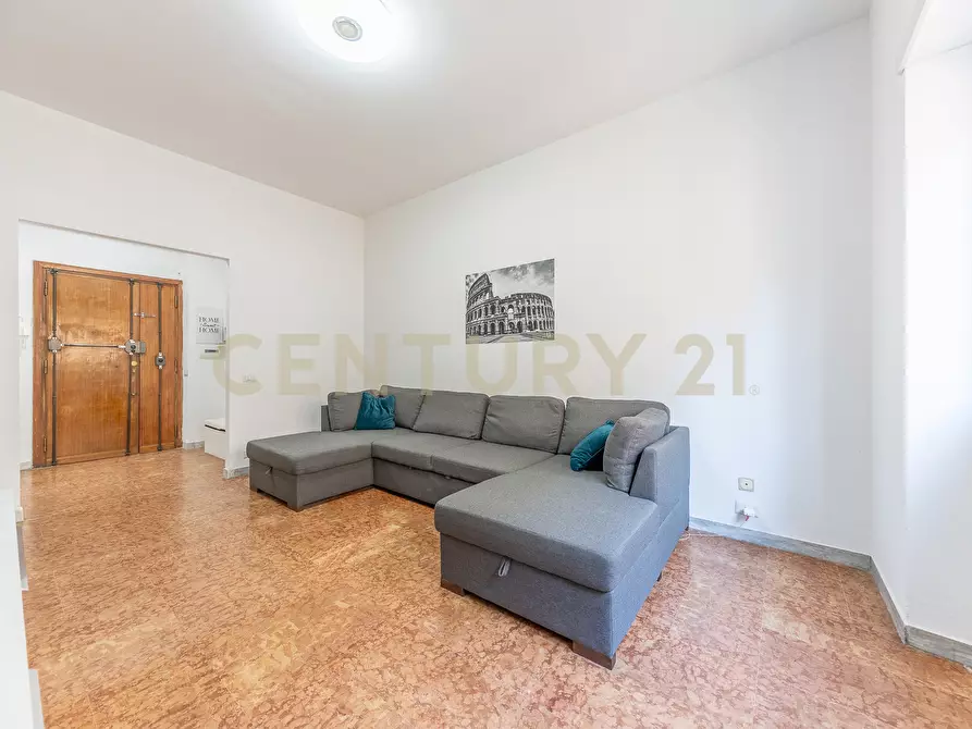 Immagine 3 di Trilocale in vendita  in Via Luigi Rava 9 a Roma