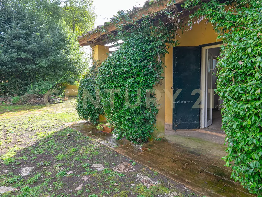 Immagine 49 di Villa in vendita  in Via Cassia 1951 a Roma