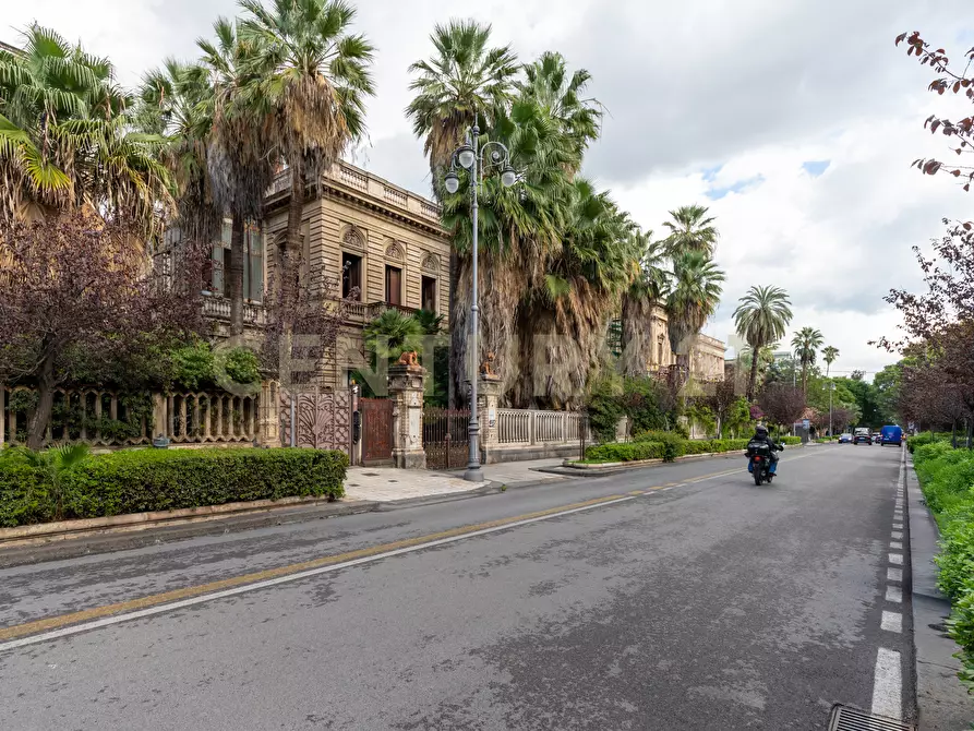 Immagine 3 di Palazzo in affitto  in Viale Regina Margherita 16 a Catania