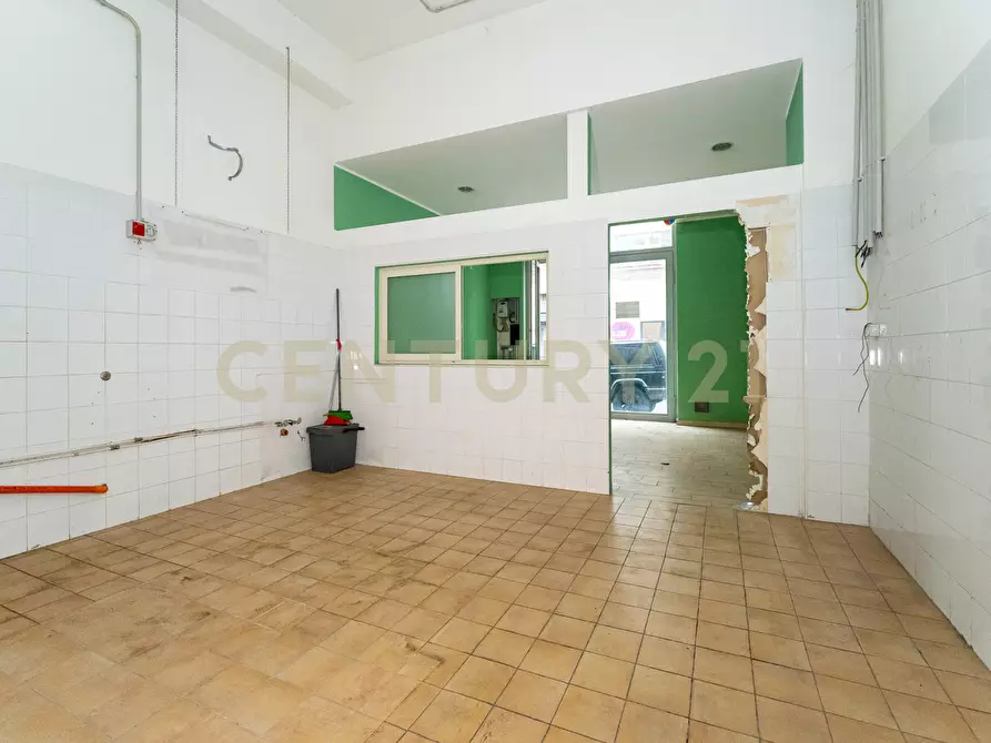 Immagine 18 di Locale commerciale in vendita  in Via Cagliari 51 a Catania