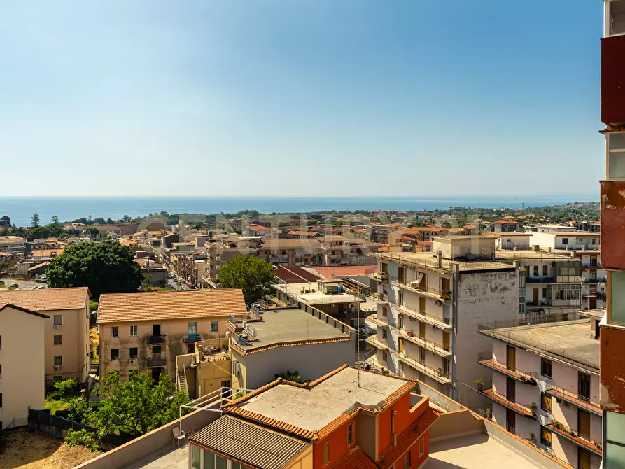 Immagine 42 di Pentalocale in vendita  in Via Salvatore Vigo 106 a Acireale