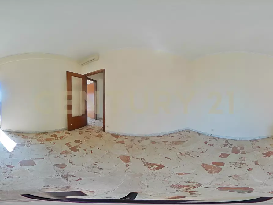 Immagine 44 di Pentalocale in vendita  in Via Carnazza 2 a Tremestieri Etneo