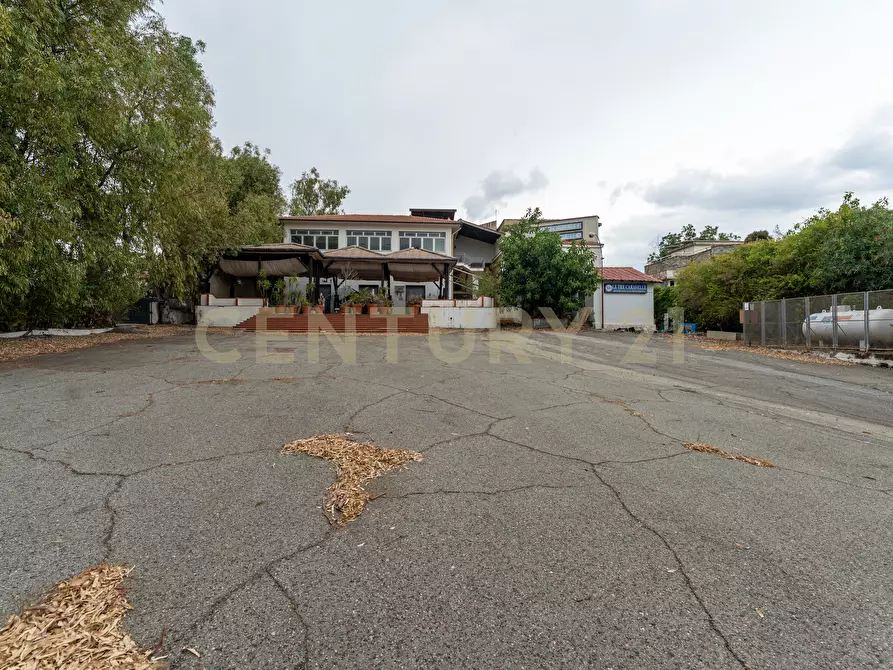 Immagine 36 di Locale commerciale in affitto  in Via Catira 2 a San Gregorio Di Catania