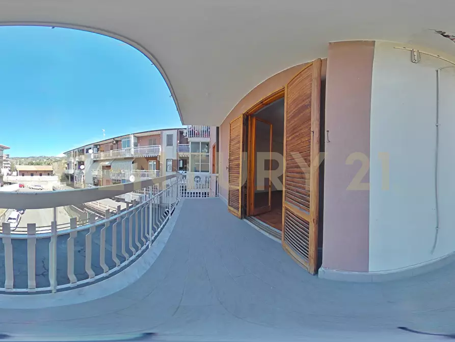 Immagine 50 di Trilocale in vendita  in Via Nazionale a Aci Castello