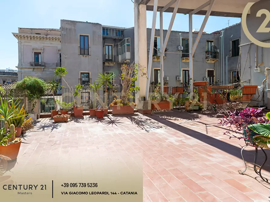 Immagine 107 di Pentalocale in vendita  in Via Etnea 196 a Catania