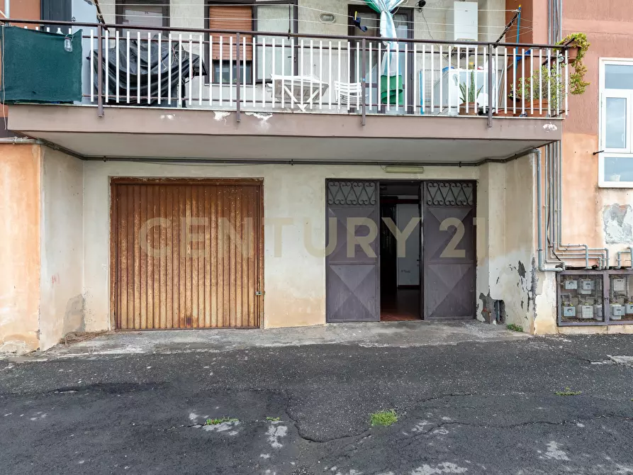 Immagine 42 di Pentalocale in vendita  in Viale Carmine Caruso 10 a Motta Sant'anastasia