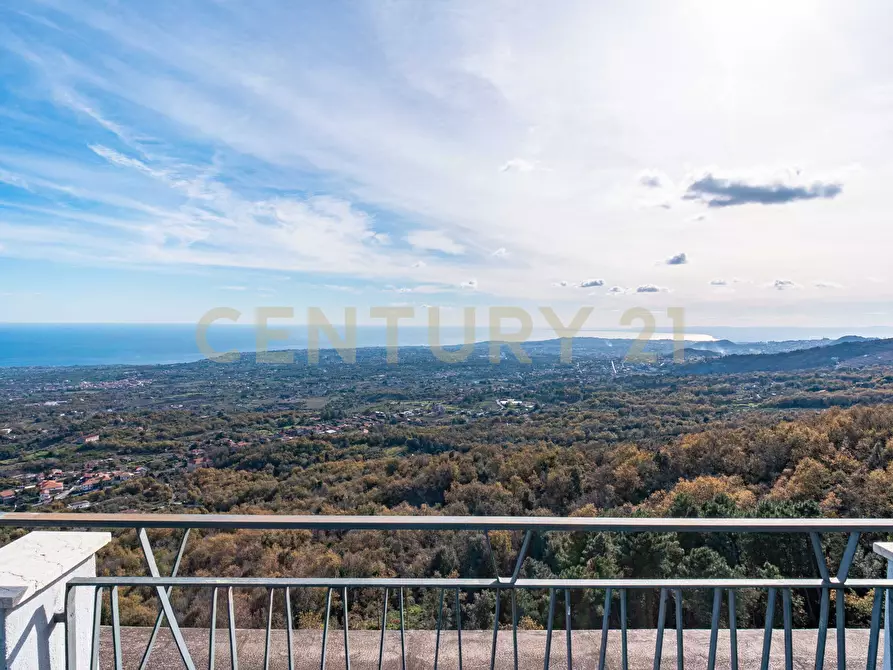 Immagine 27 di Capannone industriale in vendita  in Via Cassone 75 a Zafferana Etnea