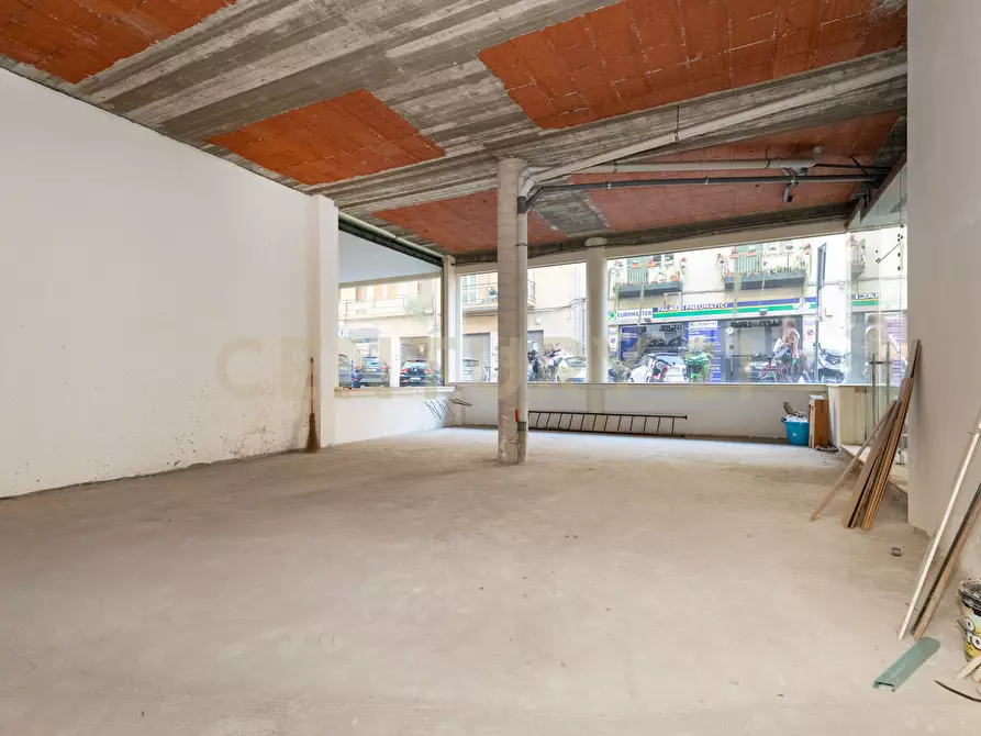 Immagine 26 di Locale commerciale in vendita  in Via Milano 85 a Catania