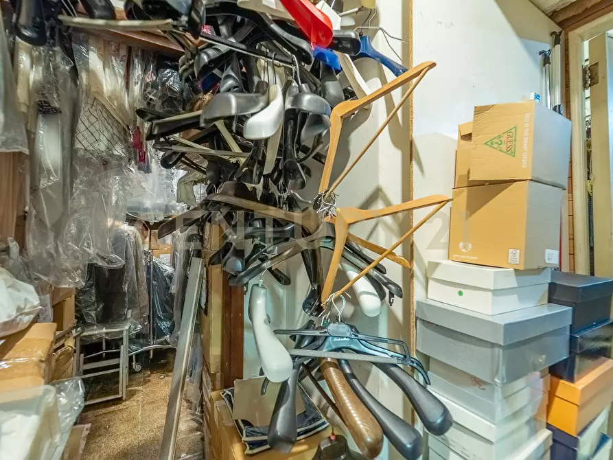 Immagine 17 di Attività commerciale in vendita  in Viale Liegi 49 a Roma