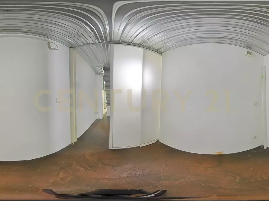 Immagine 32 di Locale commerciale in affitto  in Via Francesco Riso 72/C a Catania