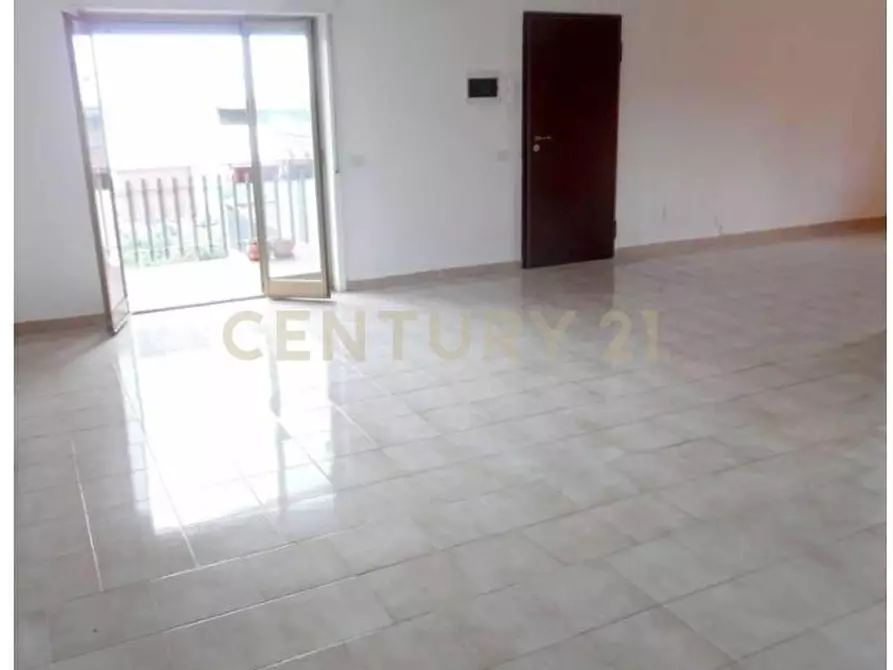 Immagine 13 di Pentalocale in vendita  in Via Alessandro Scarlatti 17 a Aci Castello