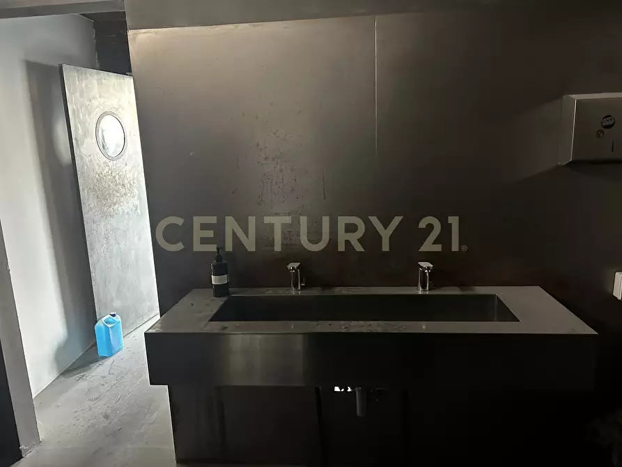 Immagine 15 di Locale commerciale in affitto  in Viale del Lavoro snc a San Martino Buon Albergo