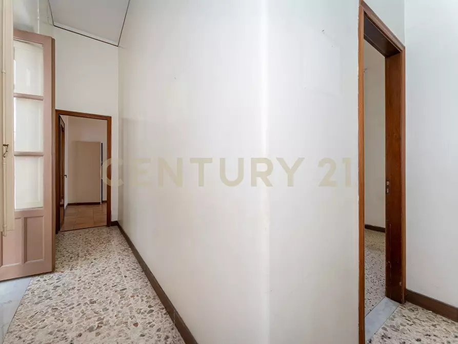 Immagine 43 di Pentalocale in vendita  in Via Milano 60 a Catania