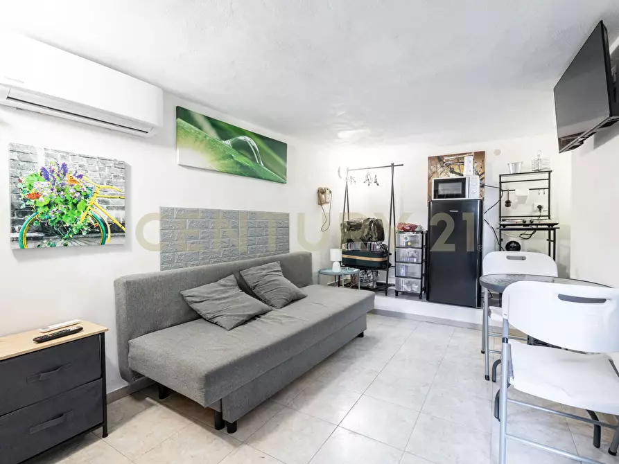 Immagine 45 di Trilocale in vendita  in Via Livorno 87 a Aci Castello