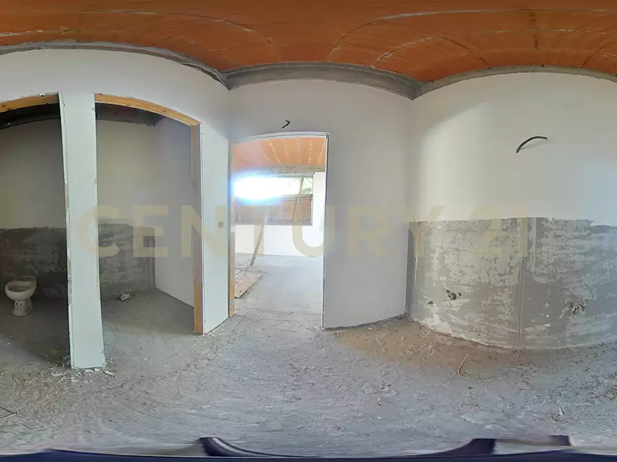 Immagine 29 di Locale commerciale in vendita  in Via Firenze 205 a Aci Castello