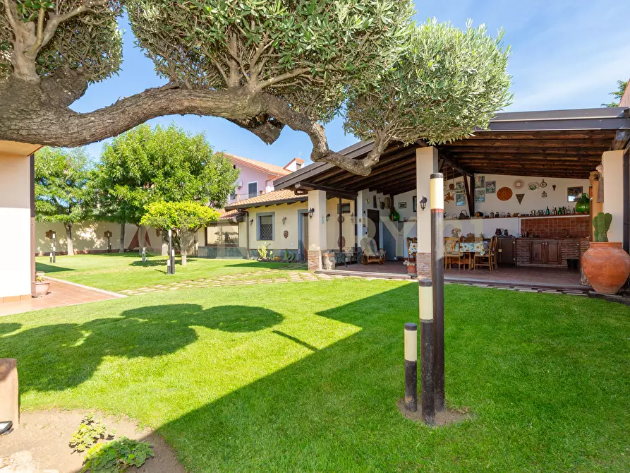 Immagine 19 di Villa in vendita  in Via Salemi 19 a Mascalucia