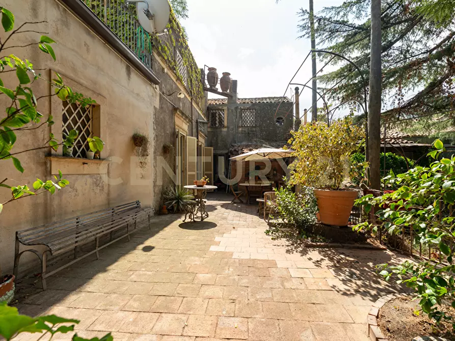 Immagine 21 di Villa in vendita  in Via Pulei 25 a Mascalucia