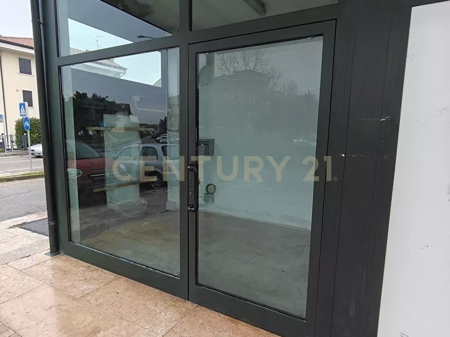 Immagine 1 di Locale commerciale in affitto  in Via degli Scaligeri a Bussolengo