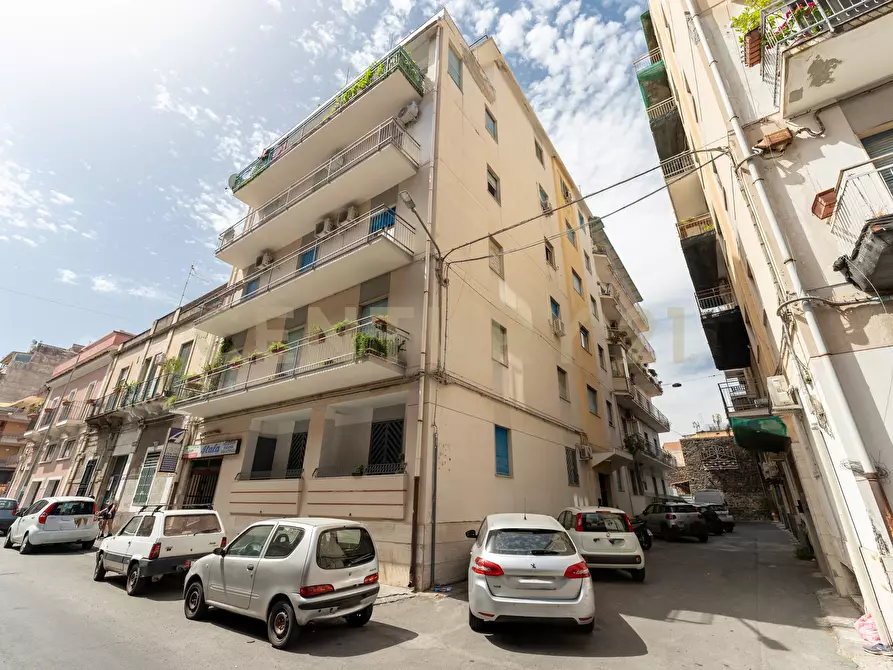 Immagine 40 di Quadrilocale in vendita  in Via Veglia 1 a Catania